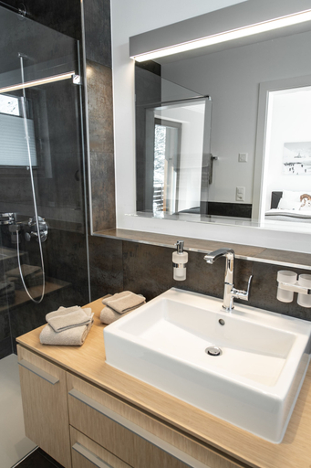 Bathroom 4, Andermatt Alpine Apartments, Uri