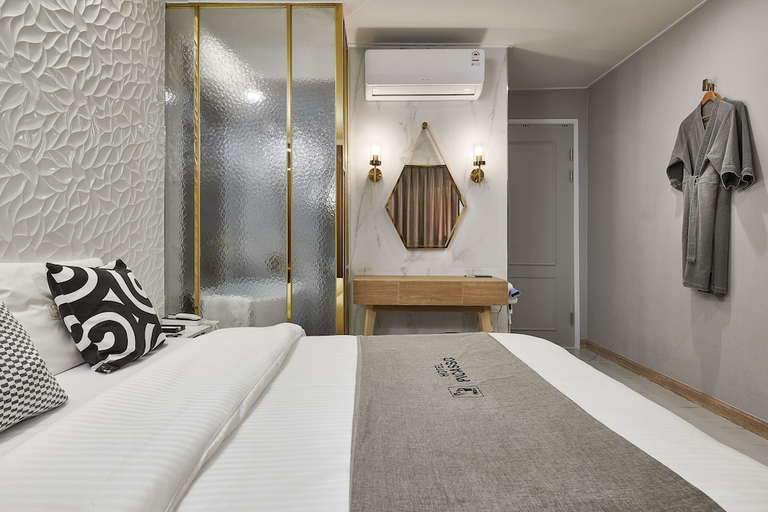 Bedroom 1, Picasso Hotel, Donghae
