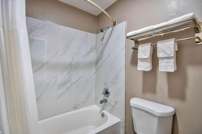 Bathroom 4, Studio 6 Texas City, TX, Galveston