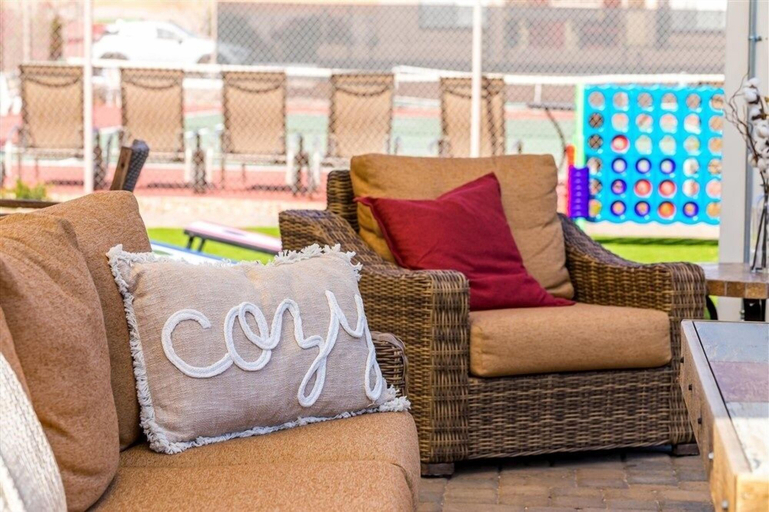 Living room 2, 131 Fully Furnished, amenities galore! by RedAwning, Maricopa