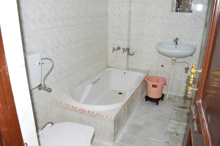 Bathroom 3, Laxmi Mahal, Udaipur