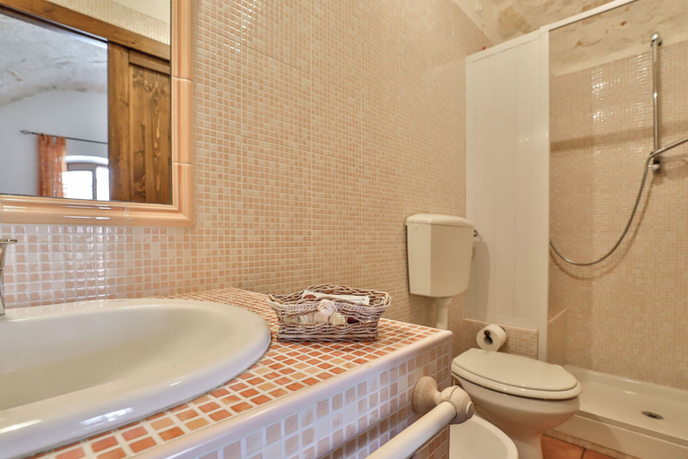 Bathroom 5, Masseria Casina Vitale, Brindisi