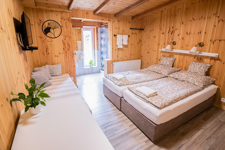 Bedroom 2, Volcz Csaladi Birtok, Ajka