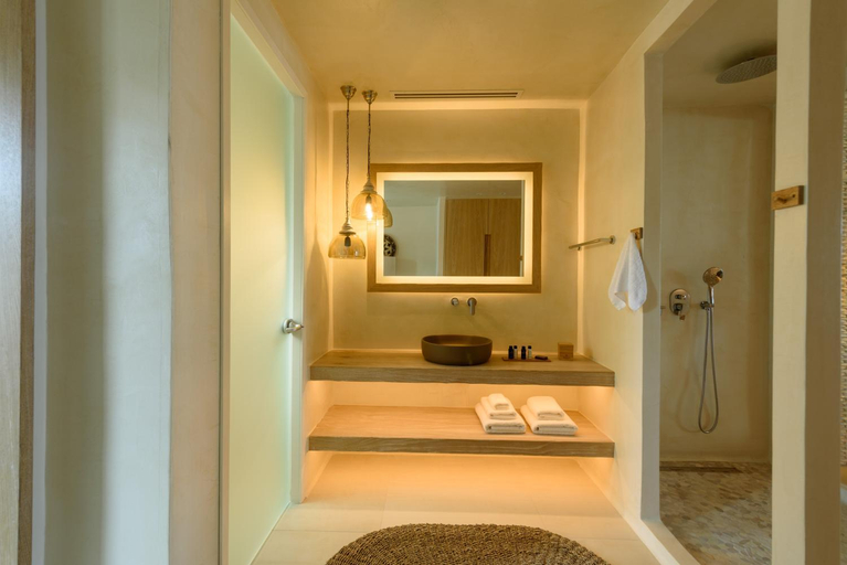 Bathroom 5, Divelia East, South Aegean