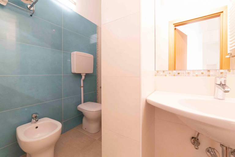 Bathroom 2, Hotel Rondinella e Viola, Rimini