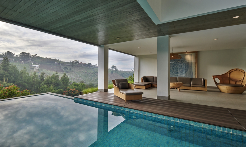 Kamala Plantation View Villa 10 bedrooms with a private Infinity pool, Bandung