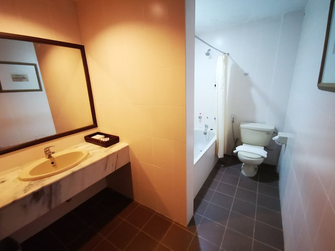 Bathroom 4, The Grand Beach Resort, Port Dickson