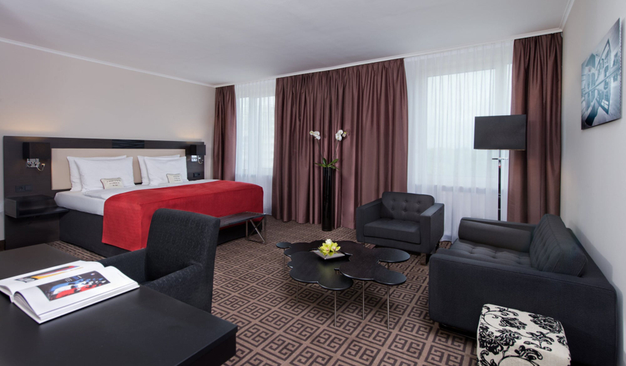 Bedroom 2, Hotel Palace Berlin, Berlin