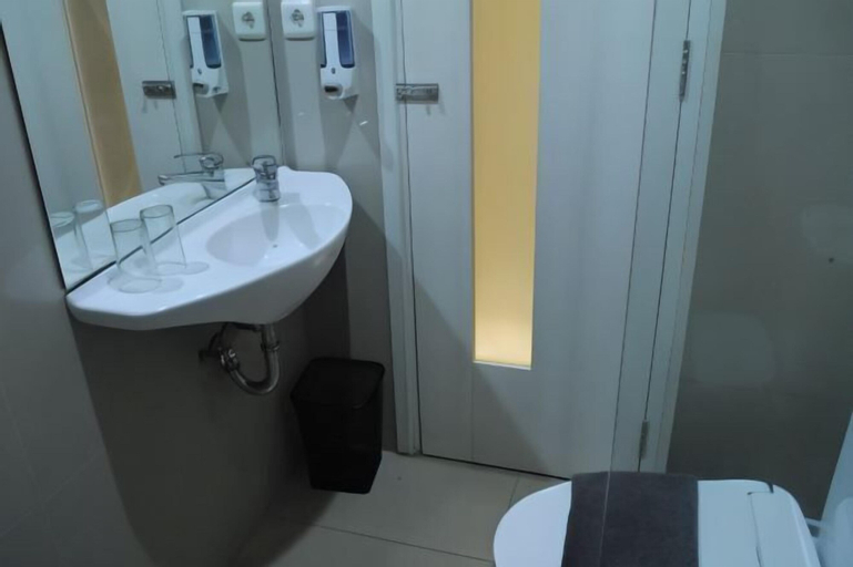 Bathroom 10