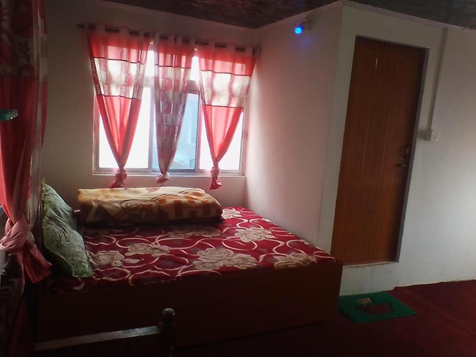 Bedroom, Vamoose Tamang, Darjiling