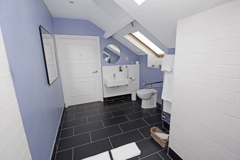 Bathroom 4, Harbourmaster, Ceredigion
