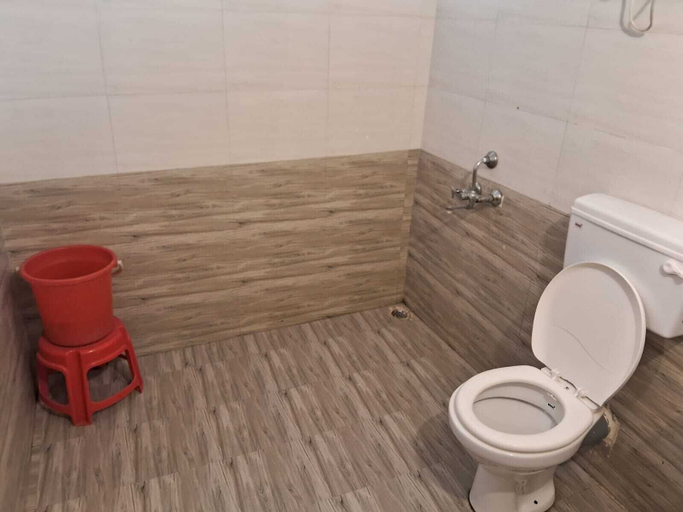 Bathroom 3, RK LAWNS, Gonda