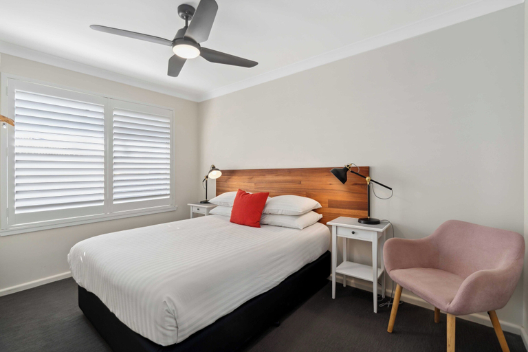 Bedroom 2, West End Motor Lodge, Orange