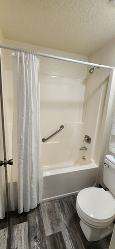 Bathroom 4, Locomotive Inn, Yellowstone