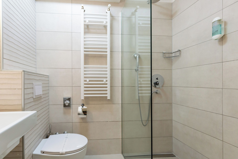 Bathroom 4, Hotel Emaus, Novigrad