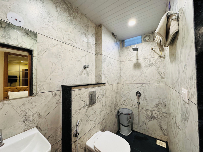 Bathroom 3, Hotel Shree Krishnam, Ujjain