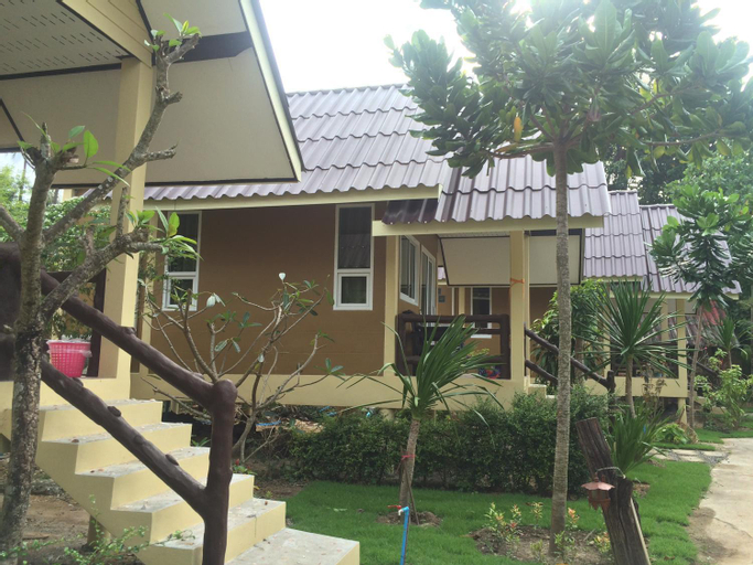 Exterior 3