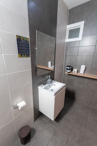 Bathroom 4, Estrella Lodging