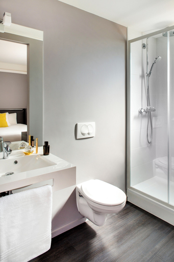 Bathroom 4, ibis Styles Roanne Centre Gare, Loire