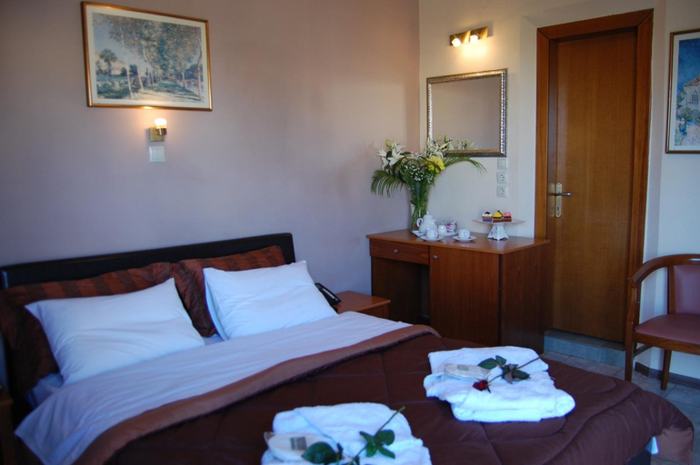 Bedroom 3, Paris Hotel, East Macedonia and Thrace