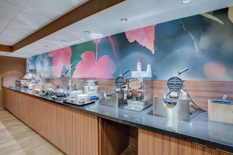 Food & Drinks 5, Fairfield Inn By Marriott Amesbury, Essex