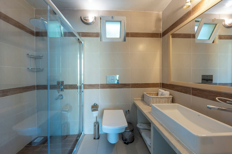 Bathroom 5, Sakli Gol Evleri, Bucak