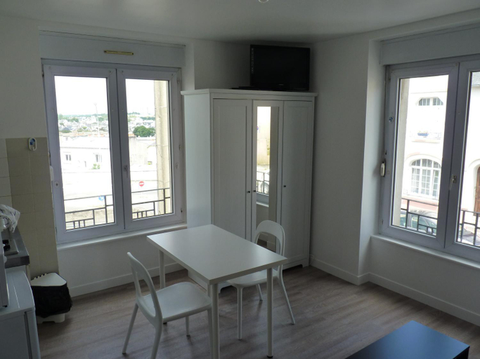 Others 5, Residence Albert Premier, Finistère