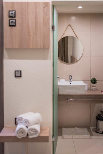 Bathroom 4, Sea & City Apartments, Crete