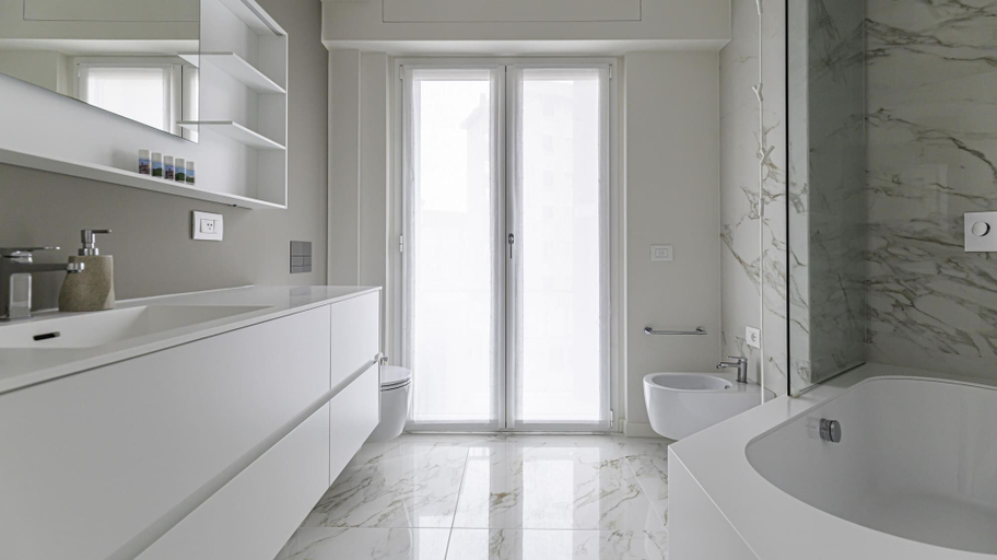 Bathroom 5, Transiti 20 in Milan, Milano