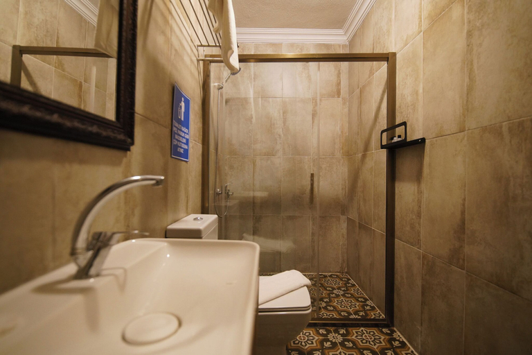 Bathroom 5, Keyf-i Ada Mahal, Bozcaada