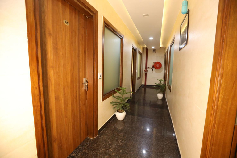 Public Area 2, Hotel Lavit Couple Friendly near Faridabad Metro station, Faridabad