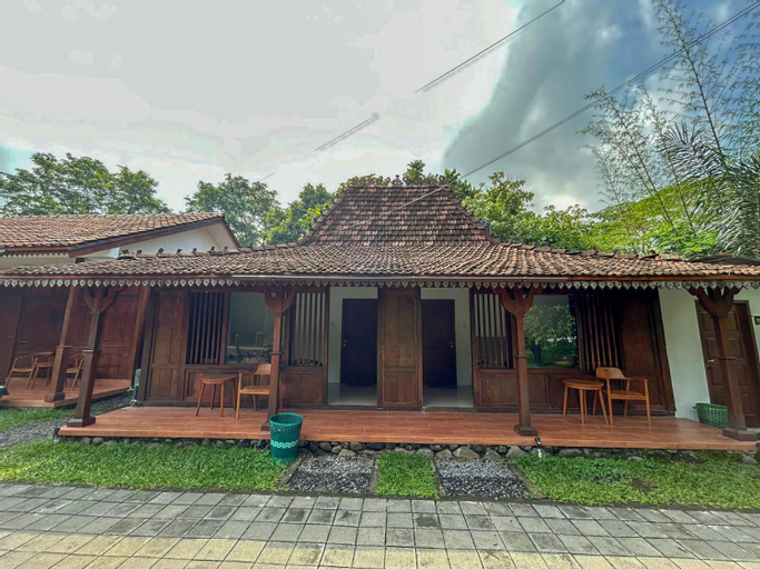 Exterior 6