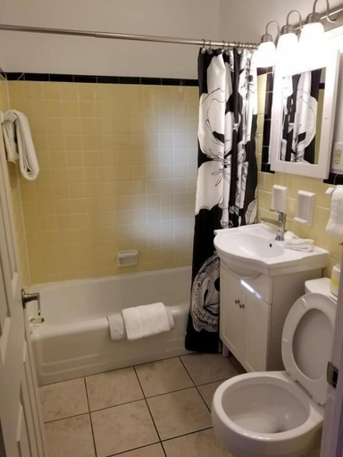 Bathroom 3, GATEWAY INN, Cook