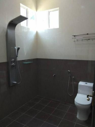 Bathroom 5, Captain's Cabin Resort, Kota Bharu