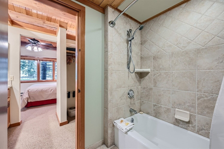 Bathroom 5, 2024 Homestead 3 Bedroom Condo by RedAwning, Summit