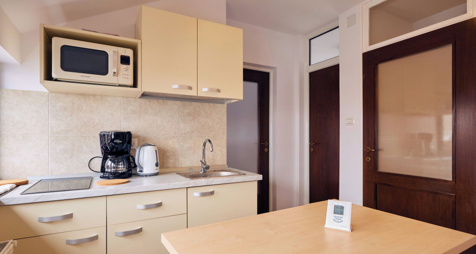 Others 5, Modern Apartment, Brasov