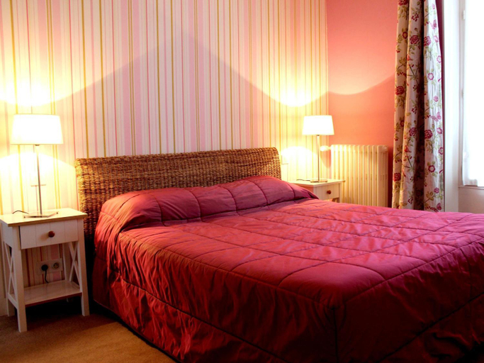 Bedroom 2, Hotel Les Aubepines, Eure-et-Loir