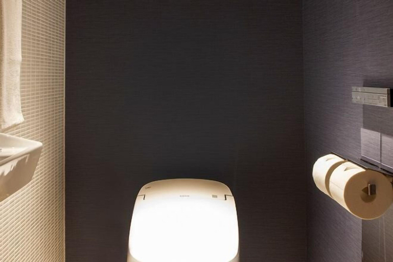 Bathroom 18
