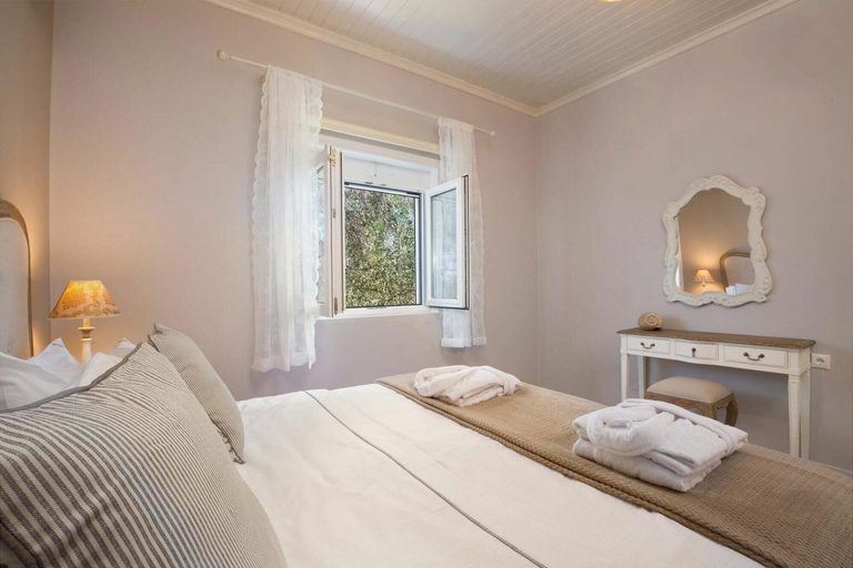 Room 3, Chryssa Villa - Sun - Splashed Romantic, Ionian Islands