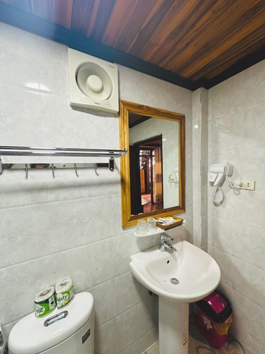 Bathroom 4, Villa Oudomlith, Luang Prabang