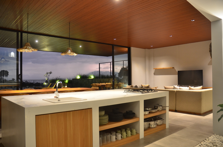 Others 3, Green Hill Mountain City View Villa 8 bedrooms with a private heated swimming pool and a movie room, Bandung