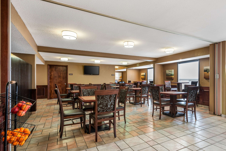 Food & Drinks 5, Best Western Strathmore Inn, Division No. 5