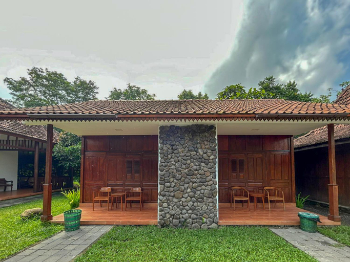 Exterior 10