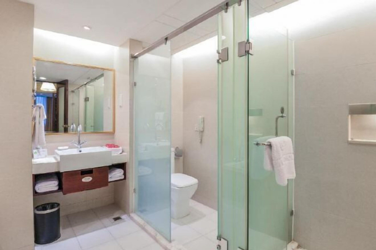 Bathroom 10