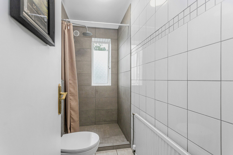 Bathroom 3, Flóki Guesthouse, Reykjavík