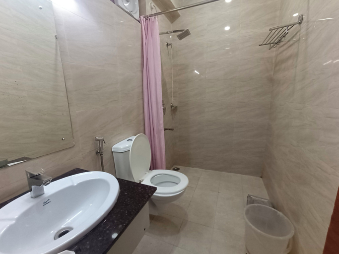 Bathroom 5, Hotel Ganga Azure, Hardwar