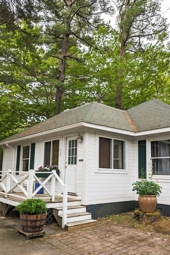 Exterior & Views 2, Hinckleys Dreamwood Cottages, Hancock