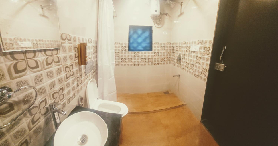 Bathroom 4, The Rippling Edge, Raigarh