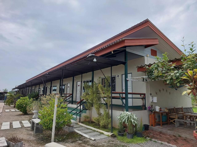 Exterior 3
