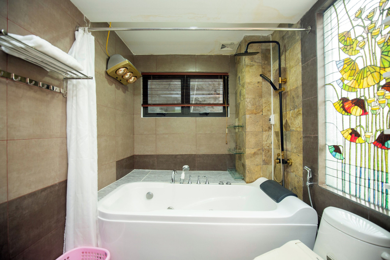 Bathroom 4, Sumitomo 2 - 12 Dao Tan, Ba Đình